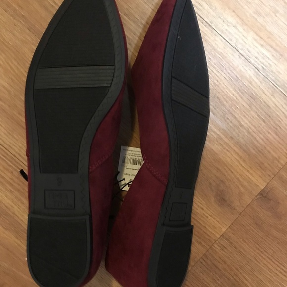 Time and Tru Size 9 Burgundy Shoe - Picture 2 of 2
